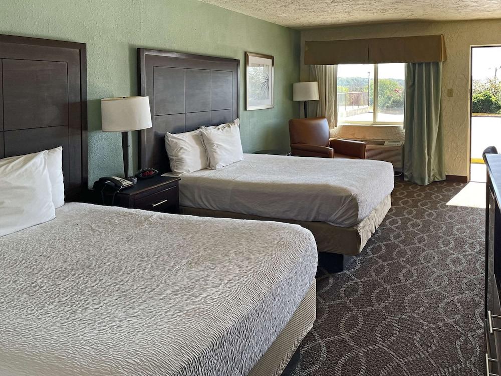 Quality Inn Clinton North photo 21