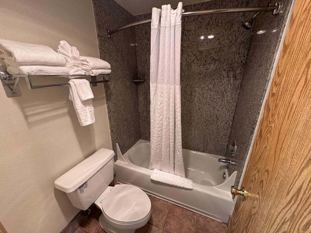 Promenade Inn & Suites Oceanfront photo 30