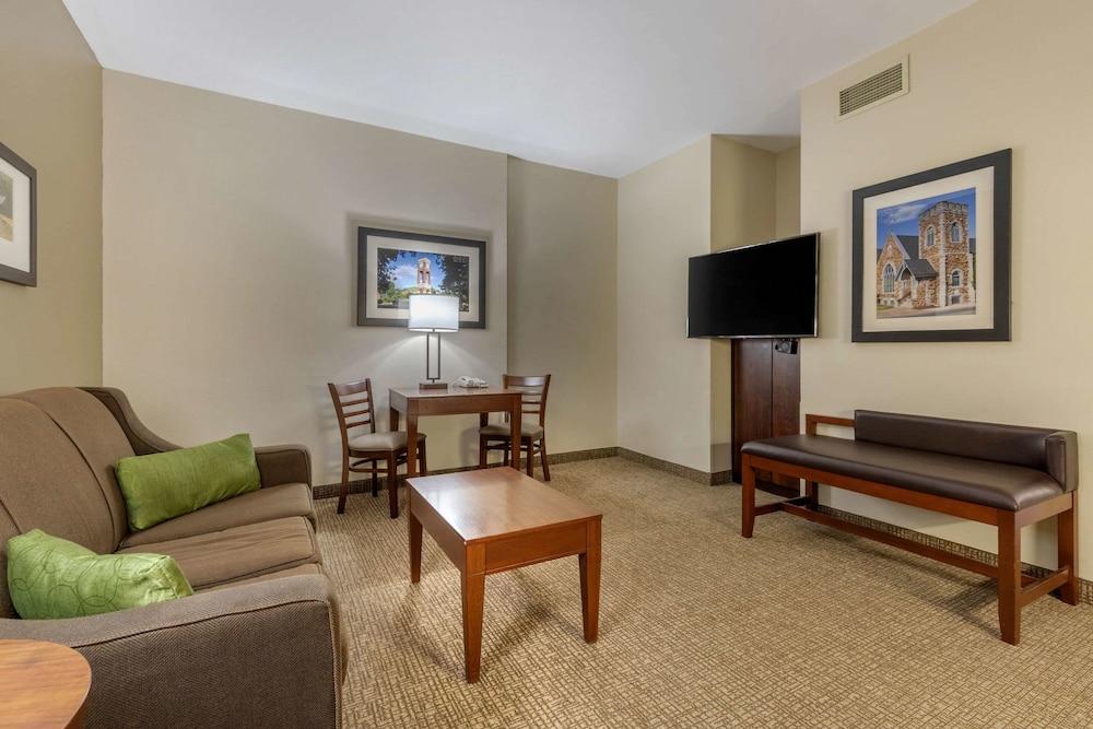 Comfort Suites Johnson City near University photo 18