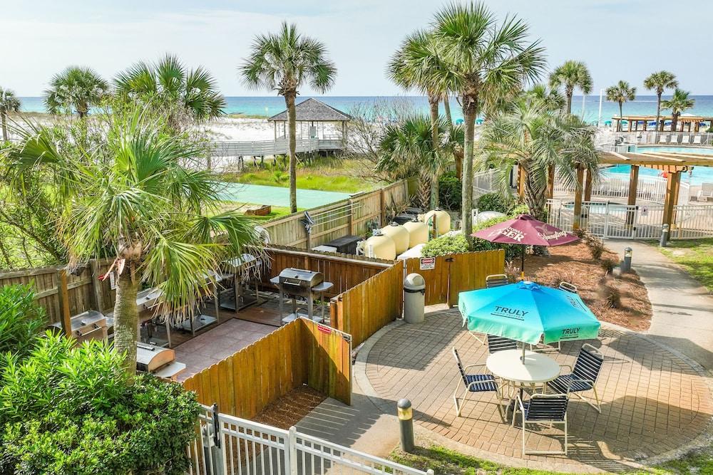 Pelican Beach Resort by Colasan photo 20