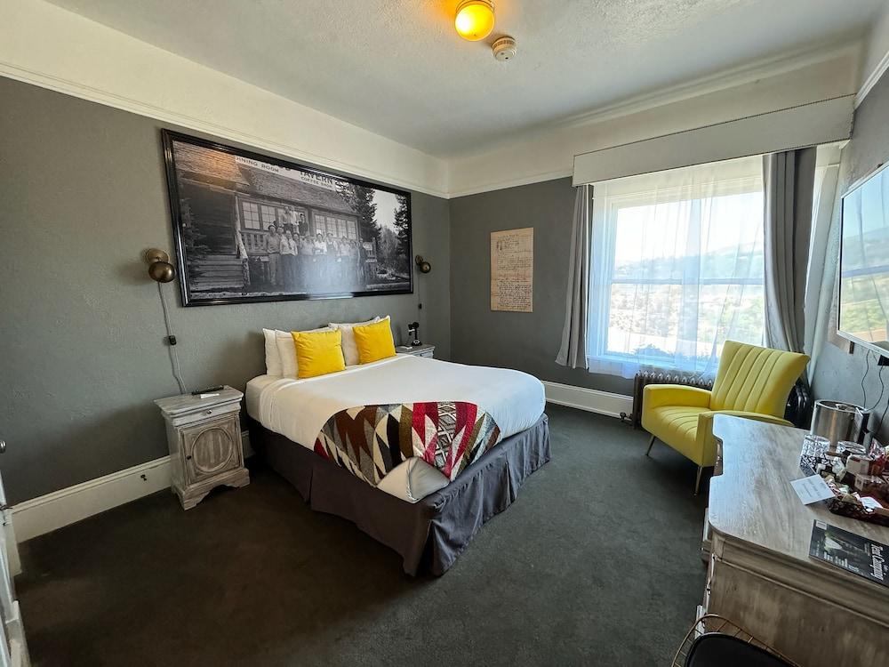 Hood River Hotel photo 34