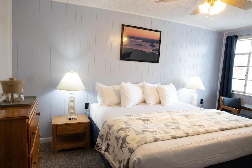Isleview Motel and Cottages photo 54
