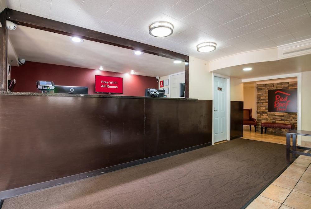 Red Roof Inn North Dallas - Park Central photo 2