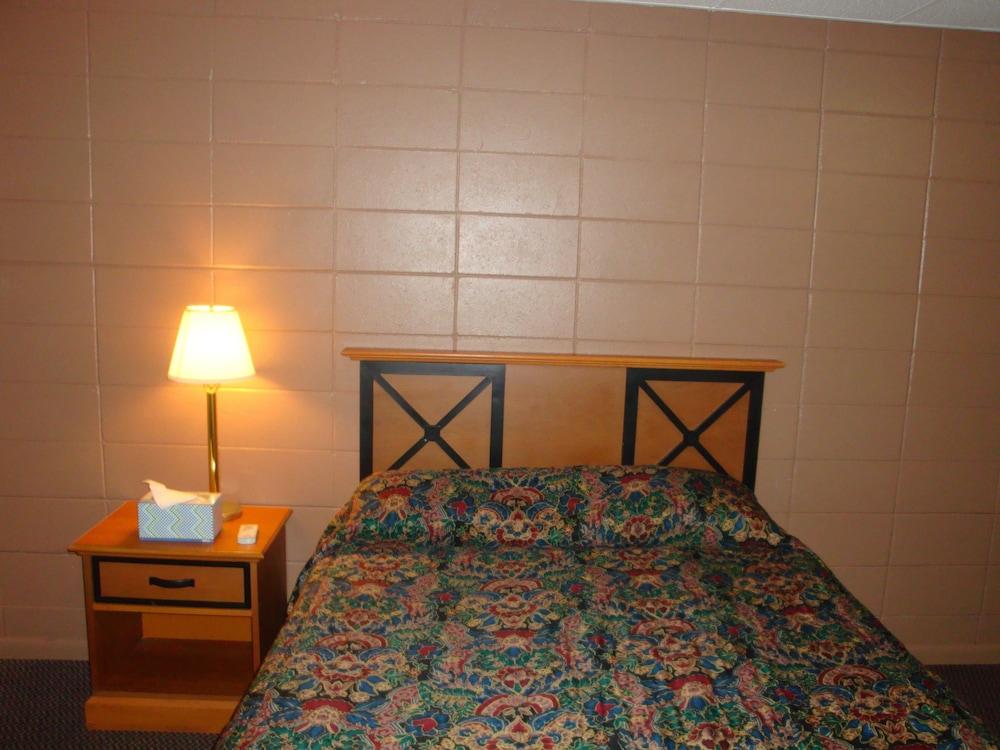 Economy Inn photo 18