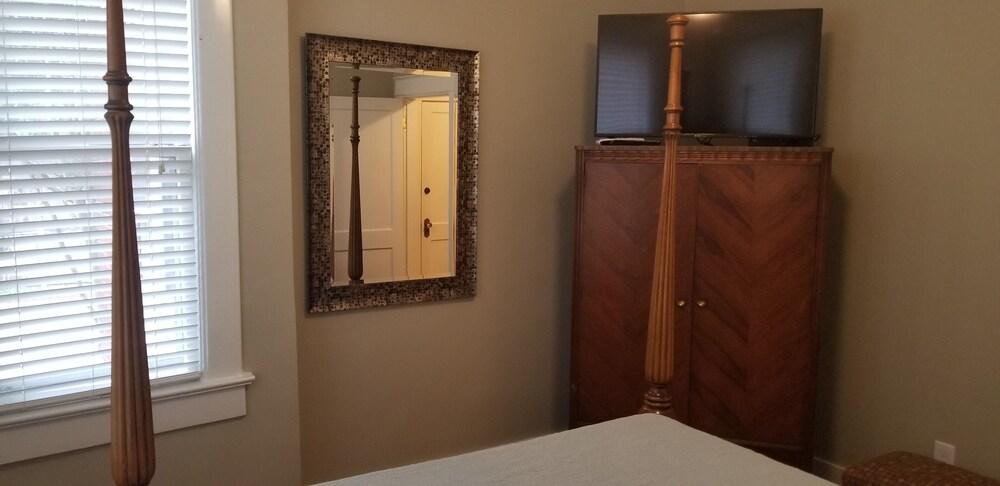 Belvedere Manor photo 43