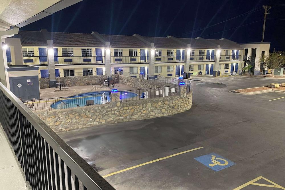 Days Inn by Wyndham El Paso West photo 3