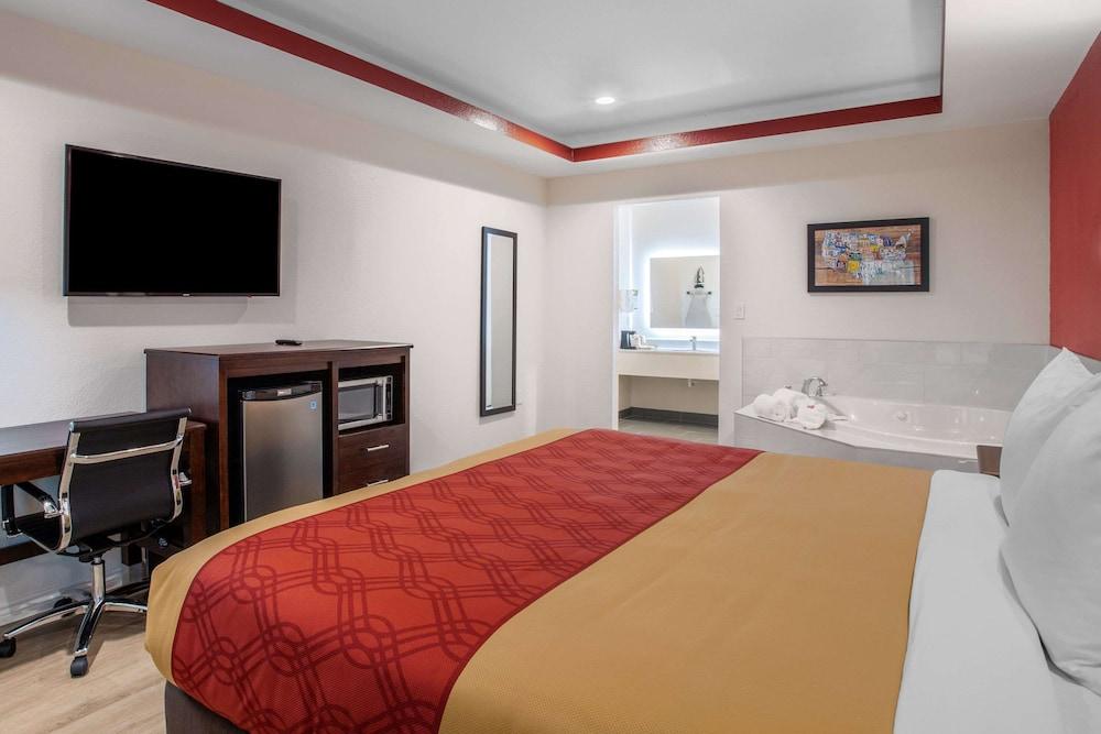 Econo Lodge Houston Northwest - Cypress photo 6