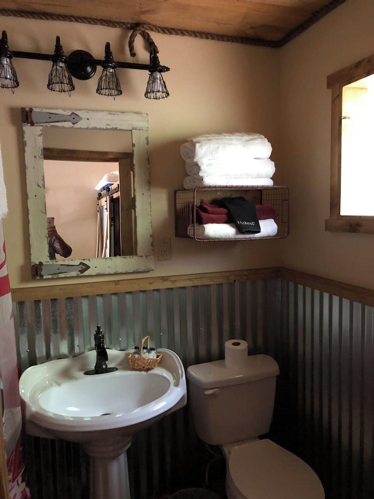 Dusty Boots Motel photo 42