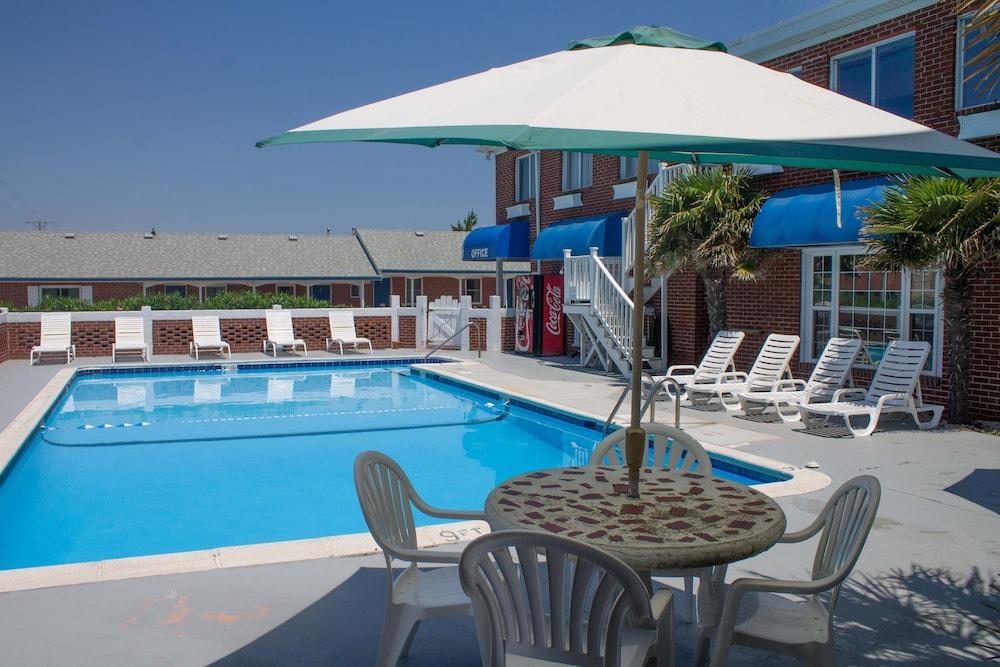 Colonial Inn Motel photo 42