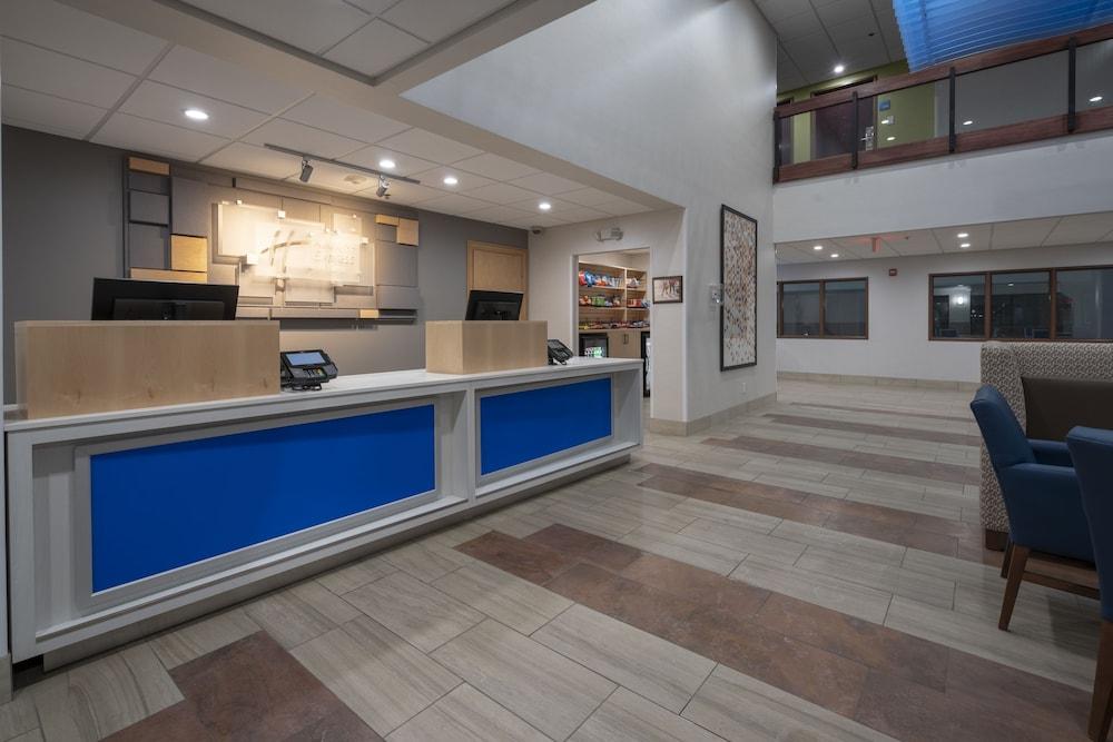 Holiday Inn Express Minneapolis/Coon Rapids/Blaine by IHG photo 2