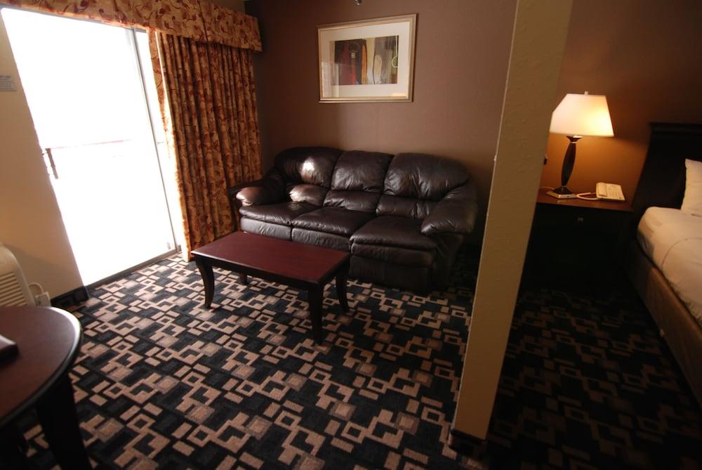 Express Suites Riverport Inn & Suites photo 39