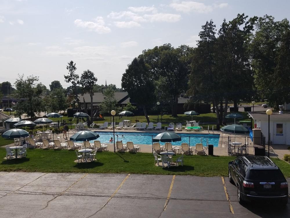 Amber's Inn & Suites photo 4
