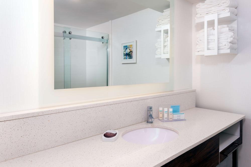 Hampton Inn Salisbury photo 16