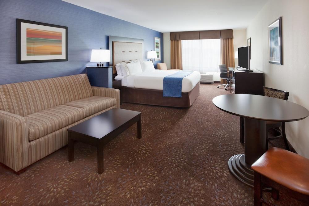 Holiday Inn Express & Suites Davenport by IHG photo 9