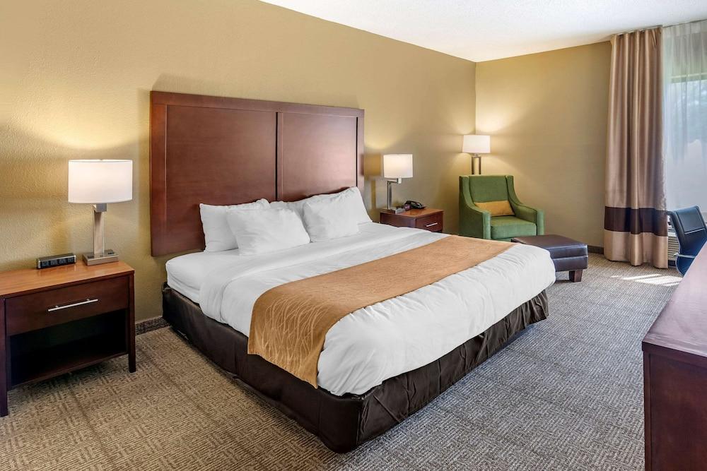 Comfort Inn & Suites Lincoln I-20 photo 10