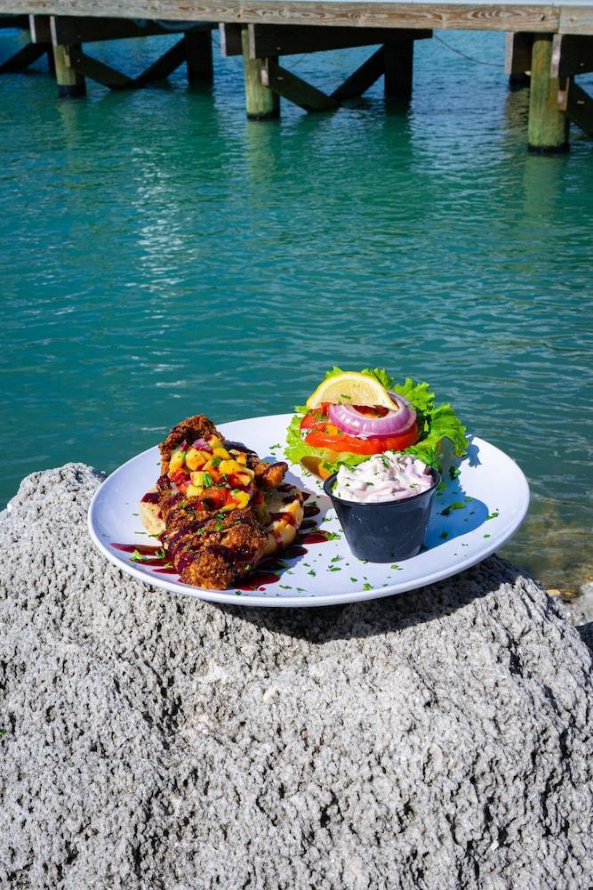 Dockside Inn & Resort photo 44