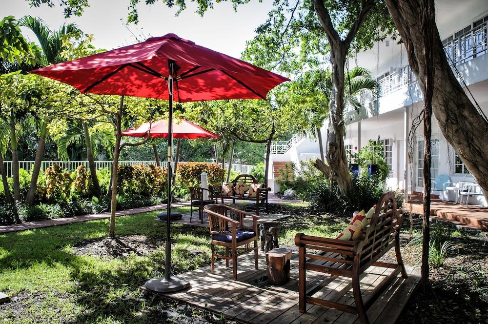 Tradewinds Apartment Hotel photo 34