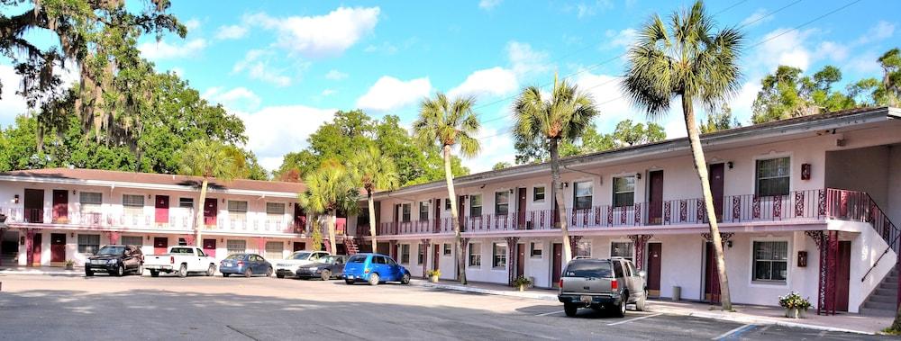 Carriage Inn Motel photo 14