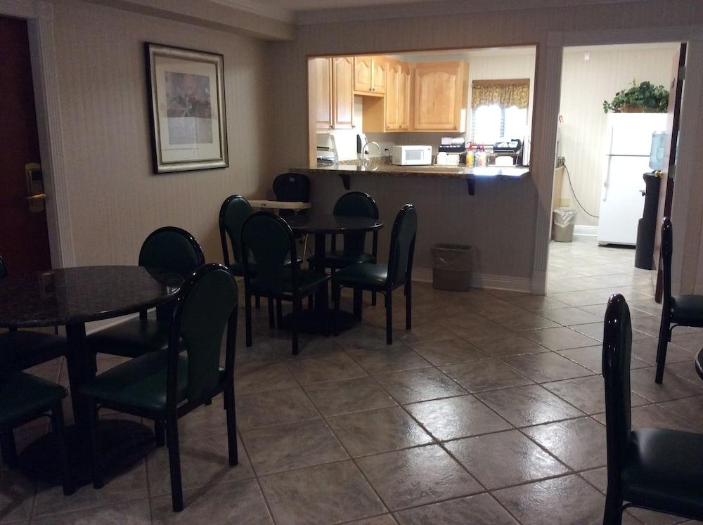 Riverside Hotel photo 13