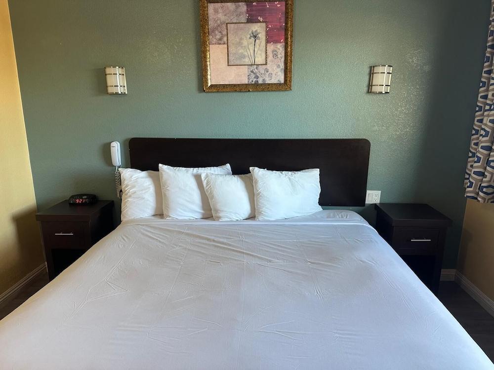 Hotel Avenida - Oceanside Camp Pendleton photo 2