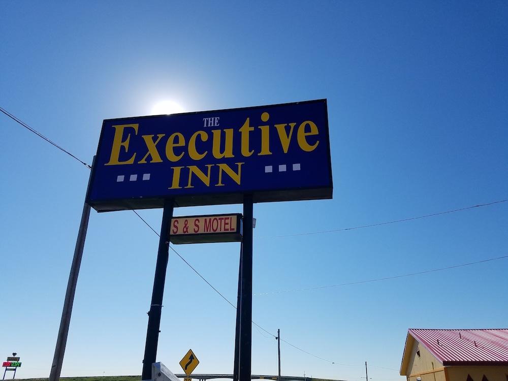Executive Inn photo 2