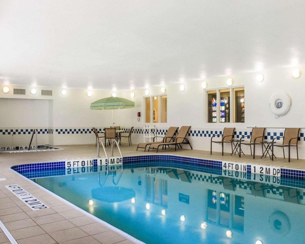 Travelodge by Wyndham Fargo West Acres photo 21