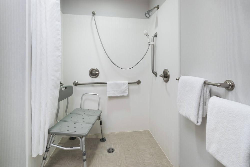 Courtyard by Marriott West Orange photo 17