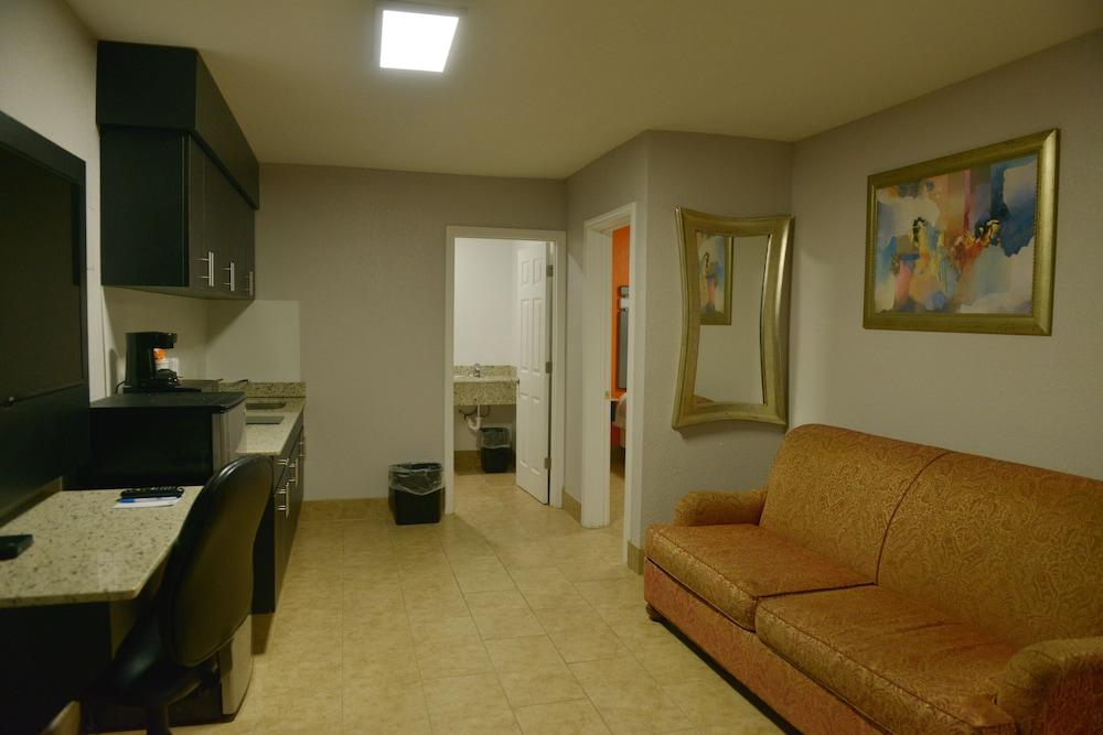 Rodeway Inn & Suites Winter Haven Chain Of Lakes photo 22