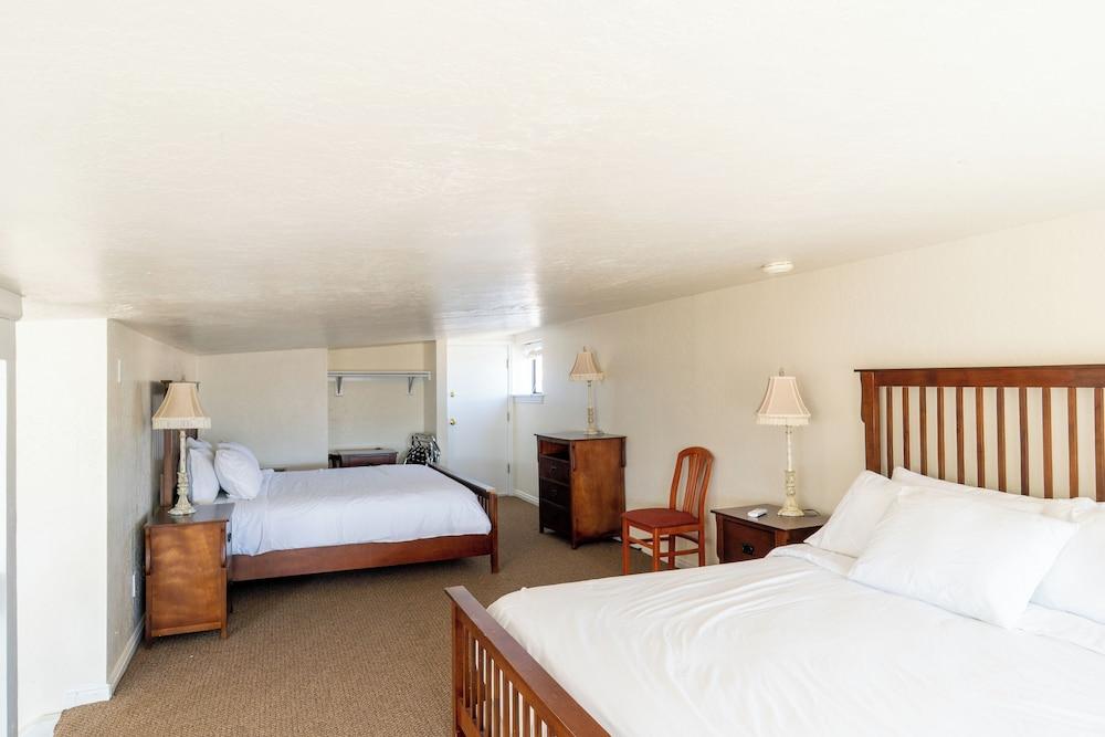Road Creek Inn photo 14