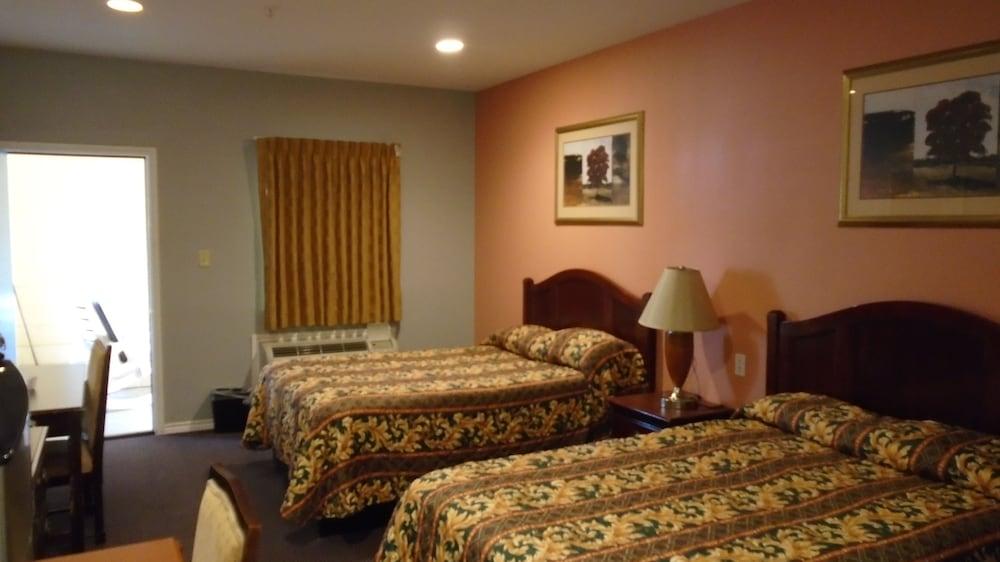 Town House Motel photo 23