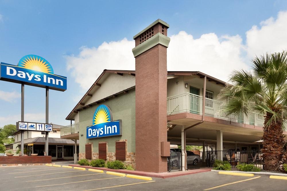 Days Inn by Wyndham Austin/University/Downtown photo 1