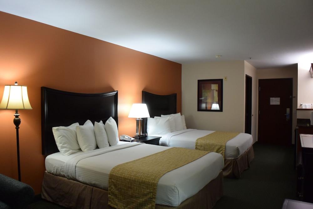 Travelodge Suites by Wyndham Newberg photo 98