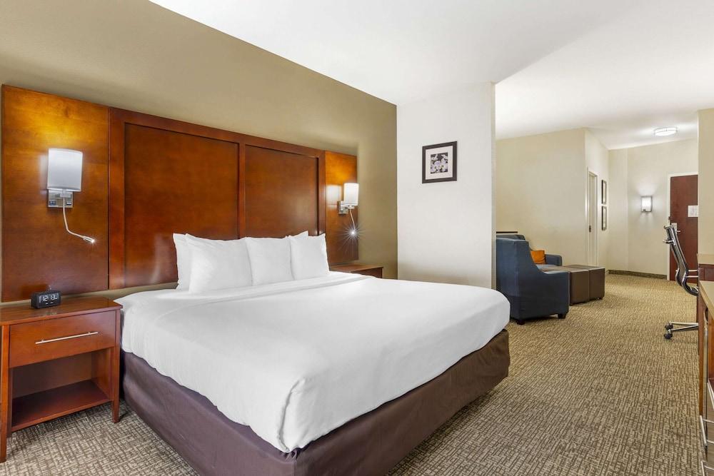 Comfort Suites Wilson I-95 photo 18