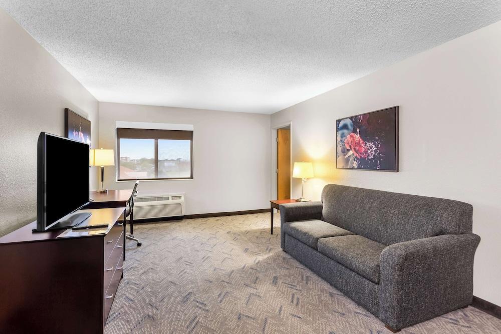 Best Western Oswego Hotel photo 36