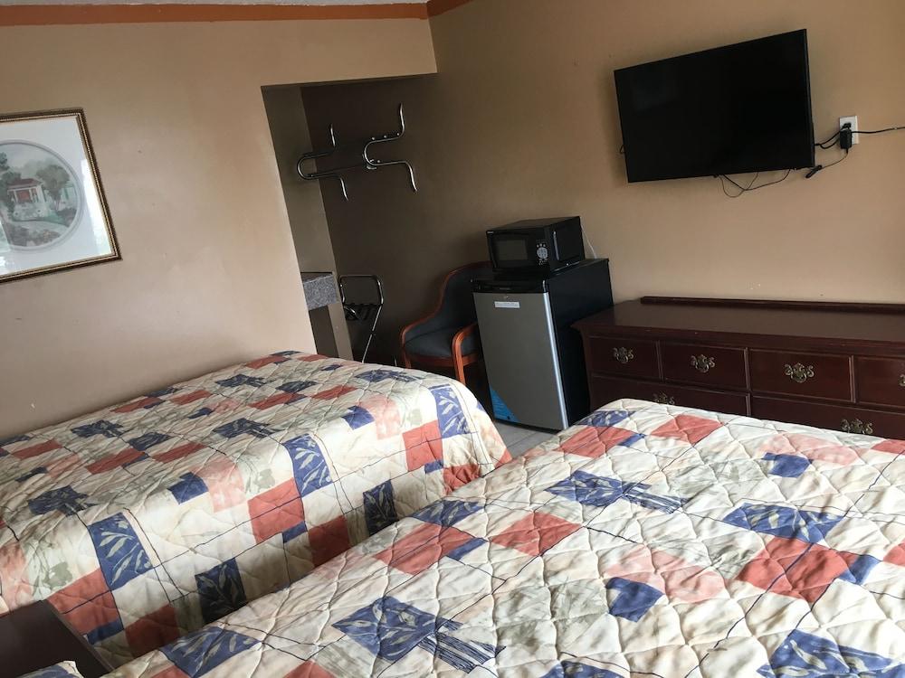 Budget Inn And Suites photo 7