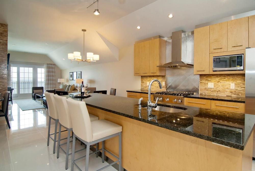 Water's Edge Resort & Spa photo 61