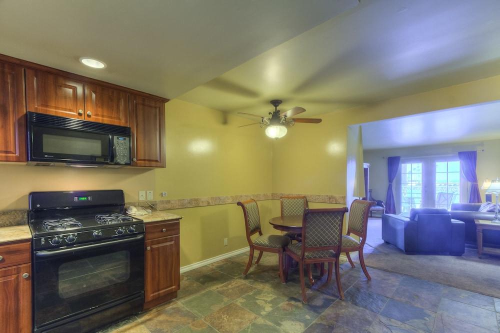 Oceanside Marina Suites photo 8