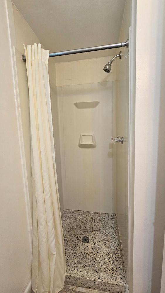 Cedar Lodge Motel photo 7