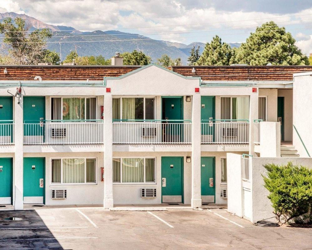 Econo Lodge Colorado Springs Downtown photo 31