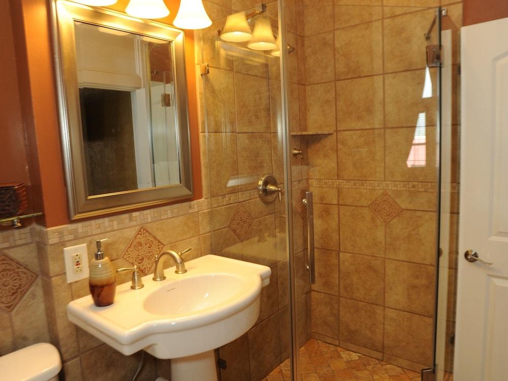 Hamilton House Inn photo 46