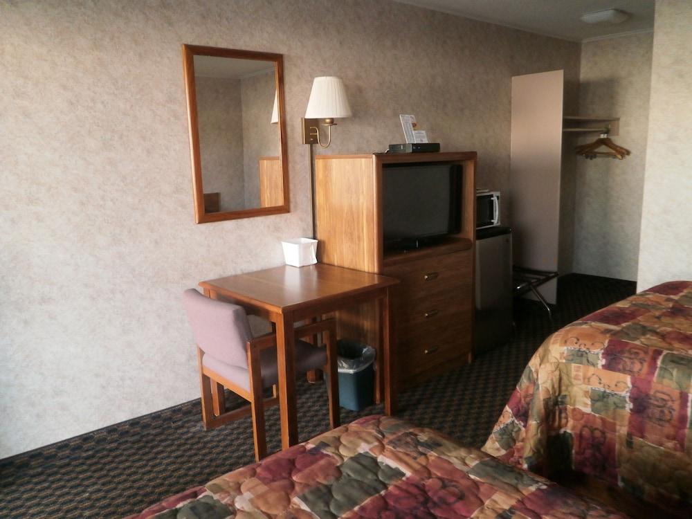 Richmond Inn & Suites photo 12
