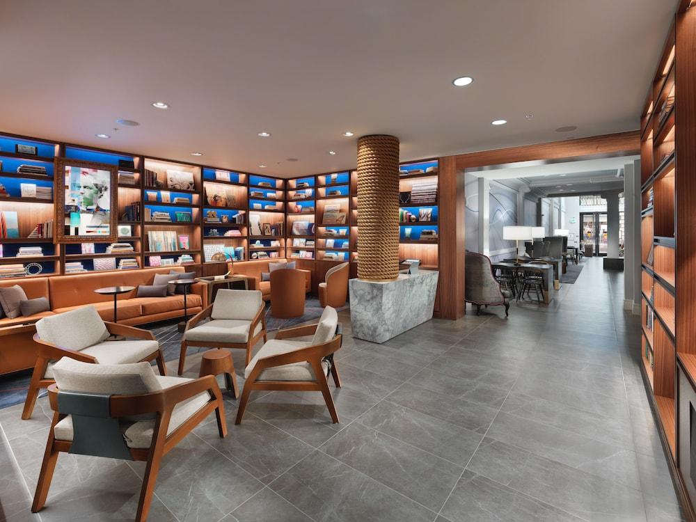 Axiom Hotel photo 4