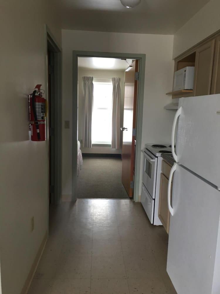 All Suites Inn Budget Host photo 17