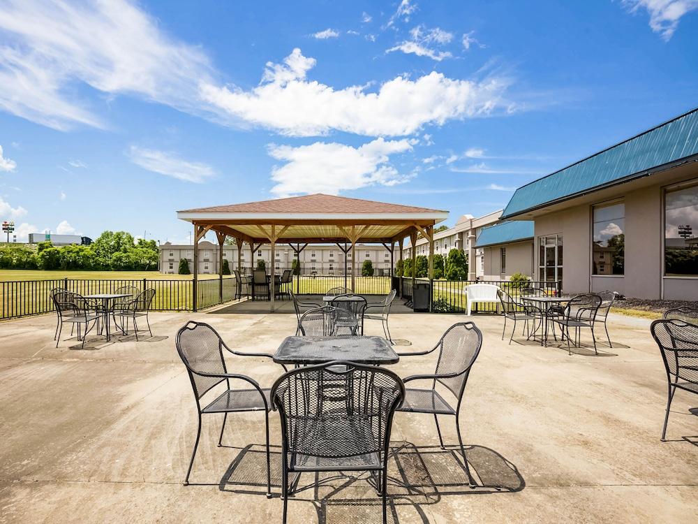 Days Inn by Wyndham Conneaut photo 42