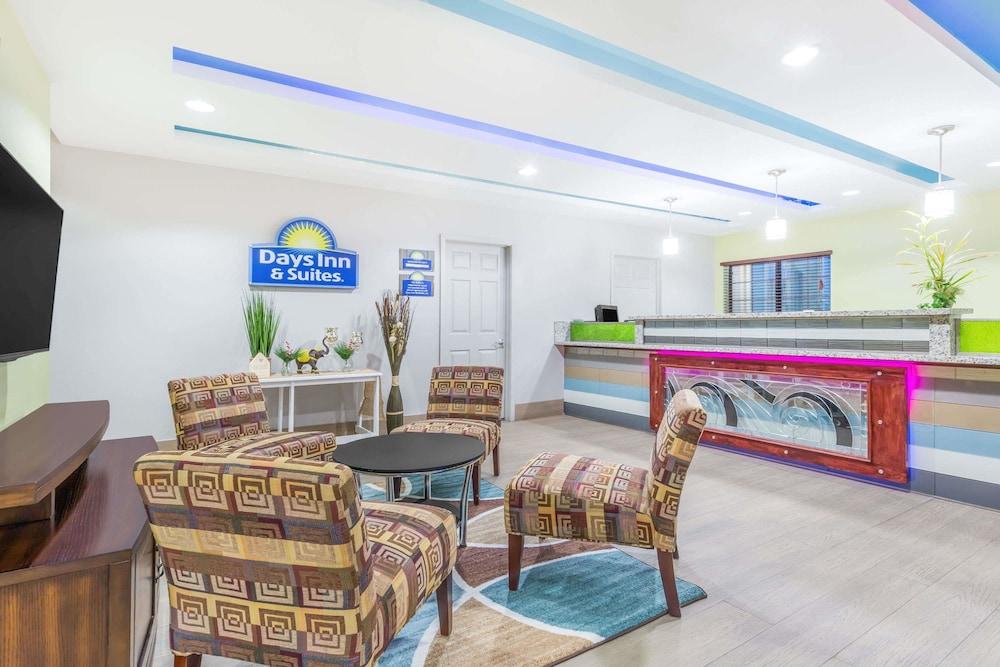 Days Inn & Suites by Wyndham Madisonville photo 2