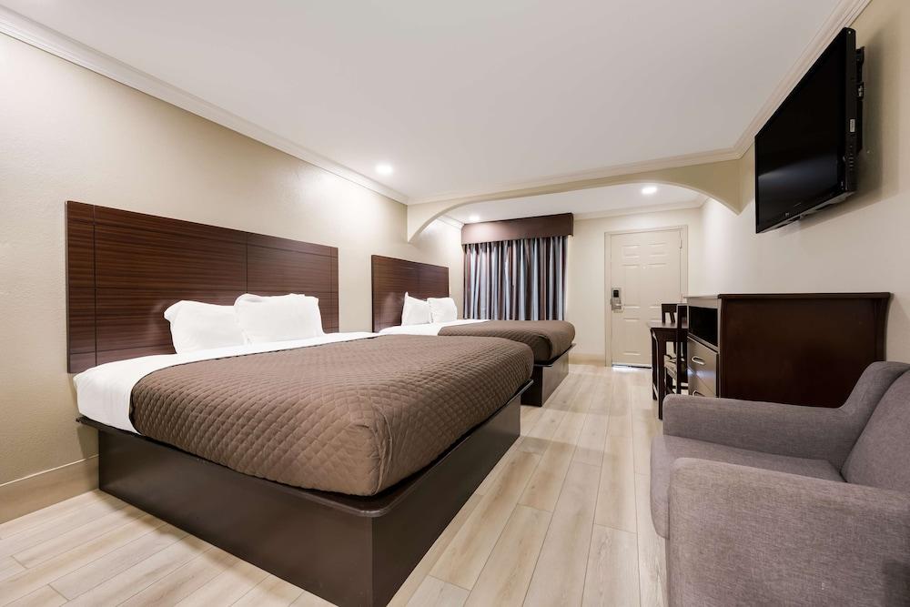 Americas Best Value Inn Houston Heights at I-45 photo 12
