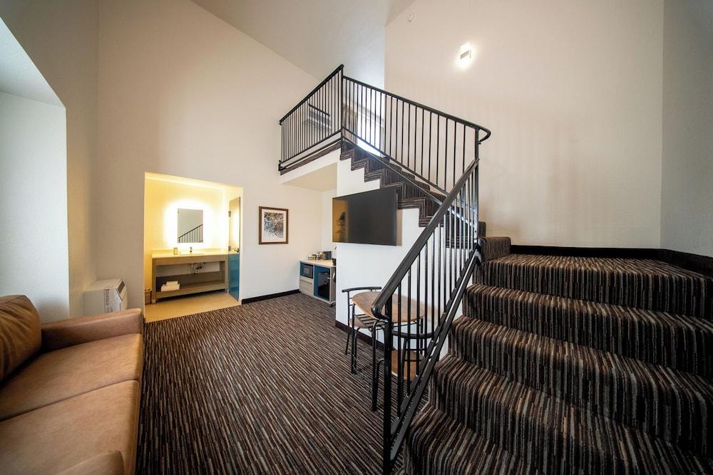 Lemon Heights Inn photo 4