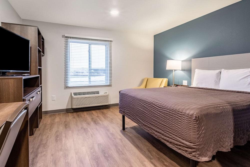 WoodSpring Suites Indianapolis Airport South photo 16