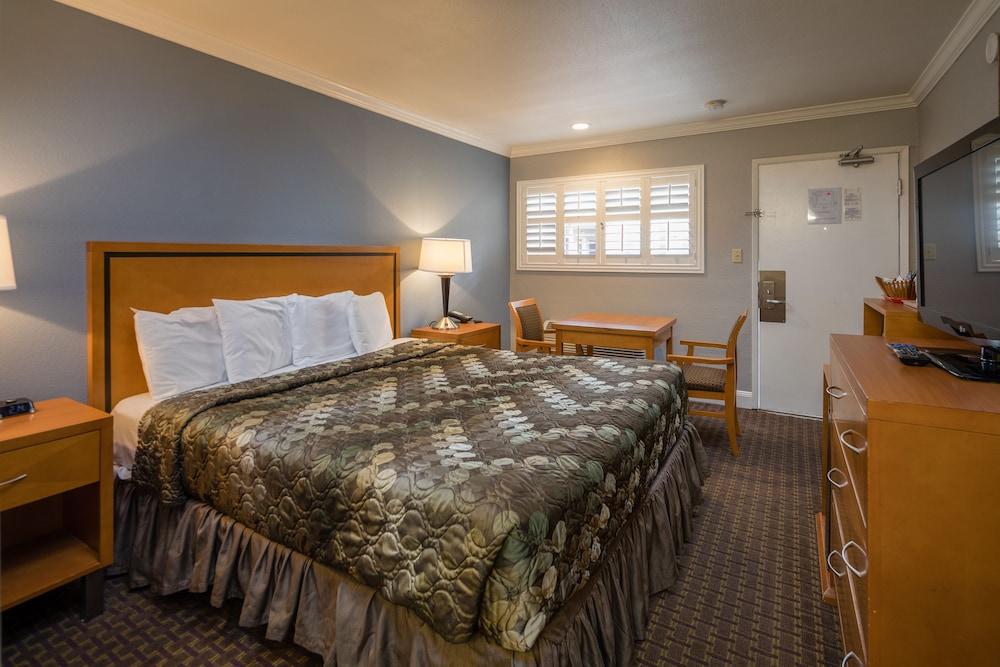 SOMA Park Inn – Civic Center photo 15
