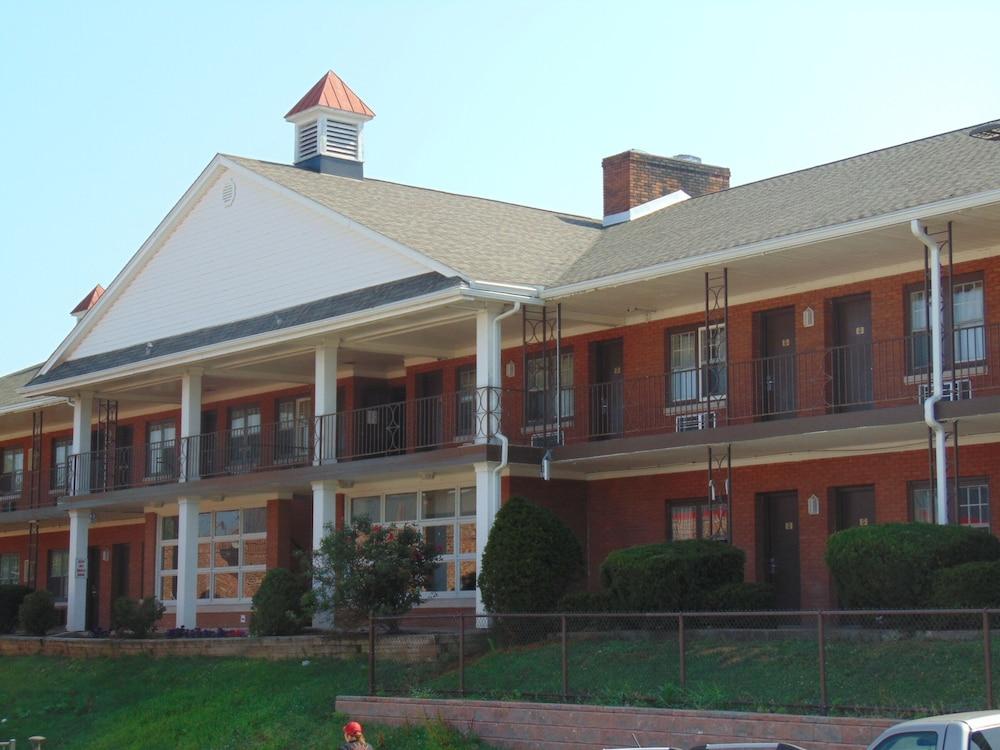 Econo Lodge Williamsport photo 1